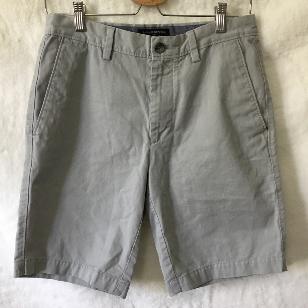 Banana Republic Men's Light Gray Aiden Chino Shorts